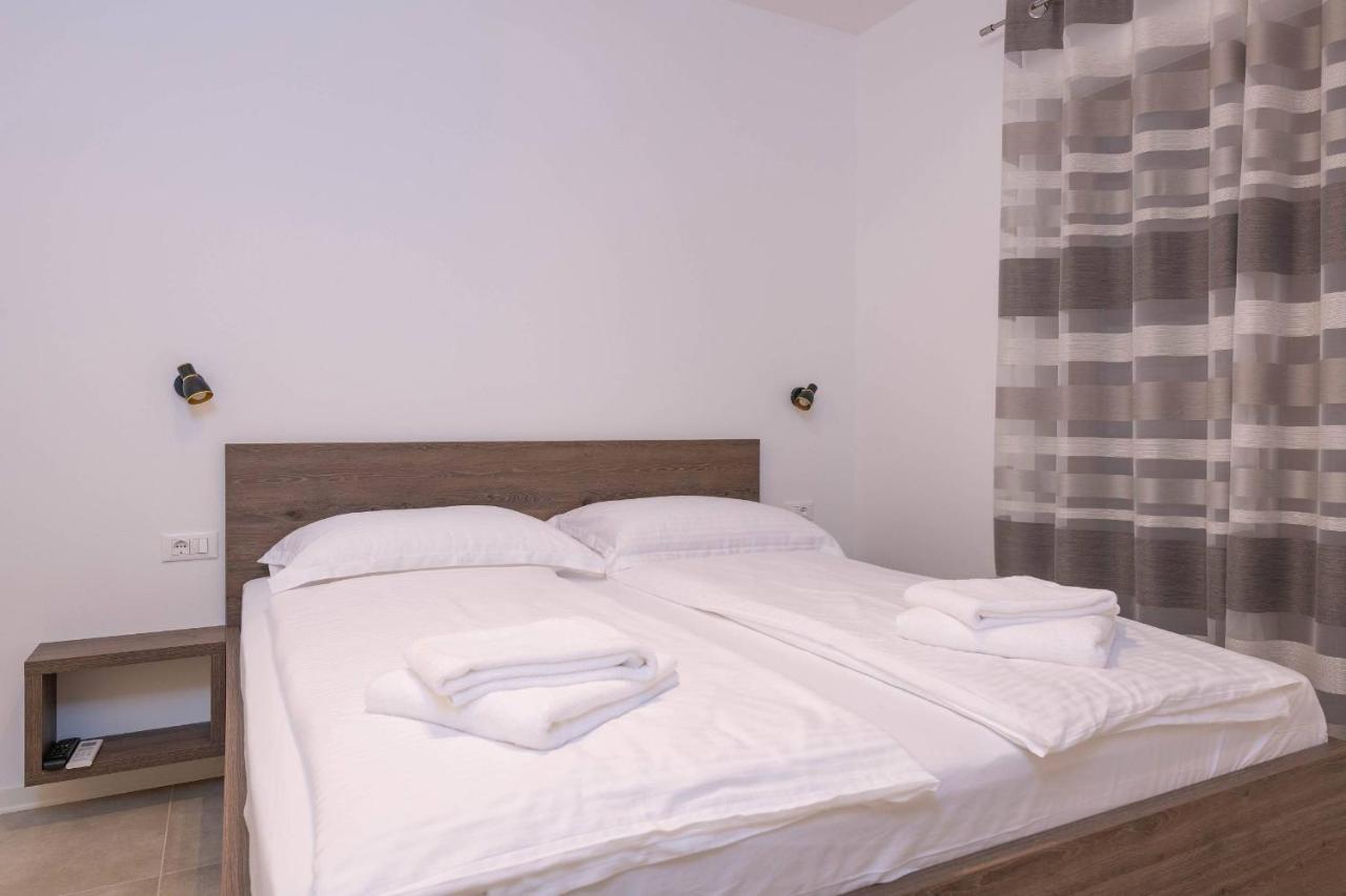 Holiday House Luca Porec Esterno foto