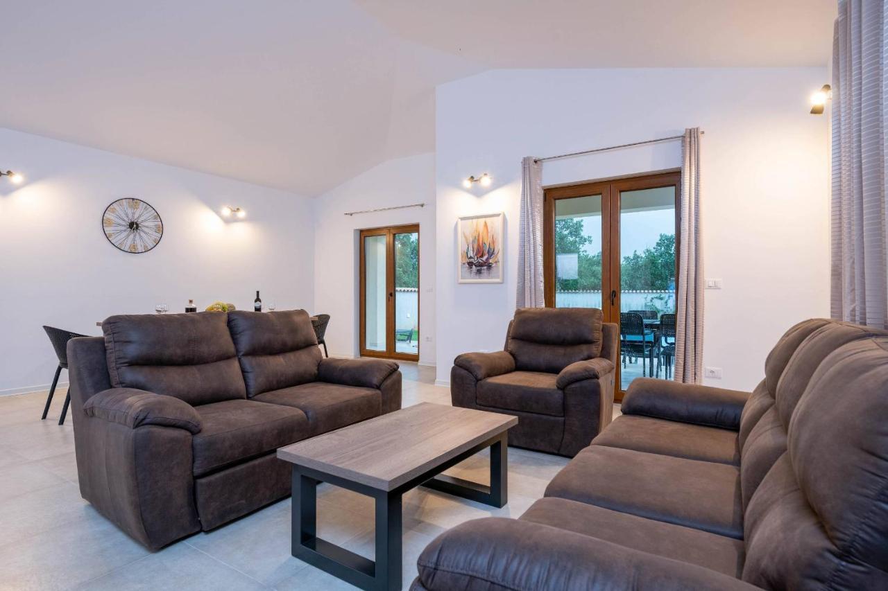 Holiday House Luca Porec Esterno foto
