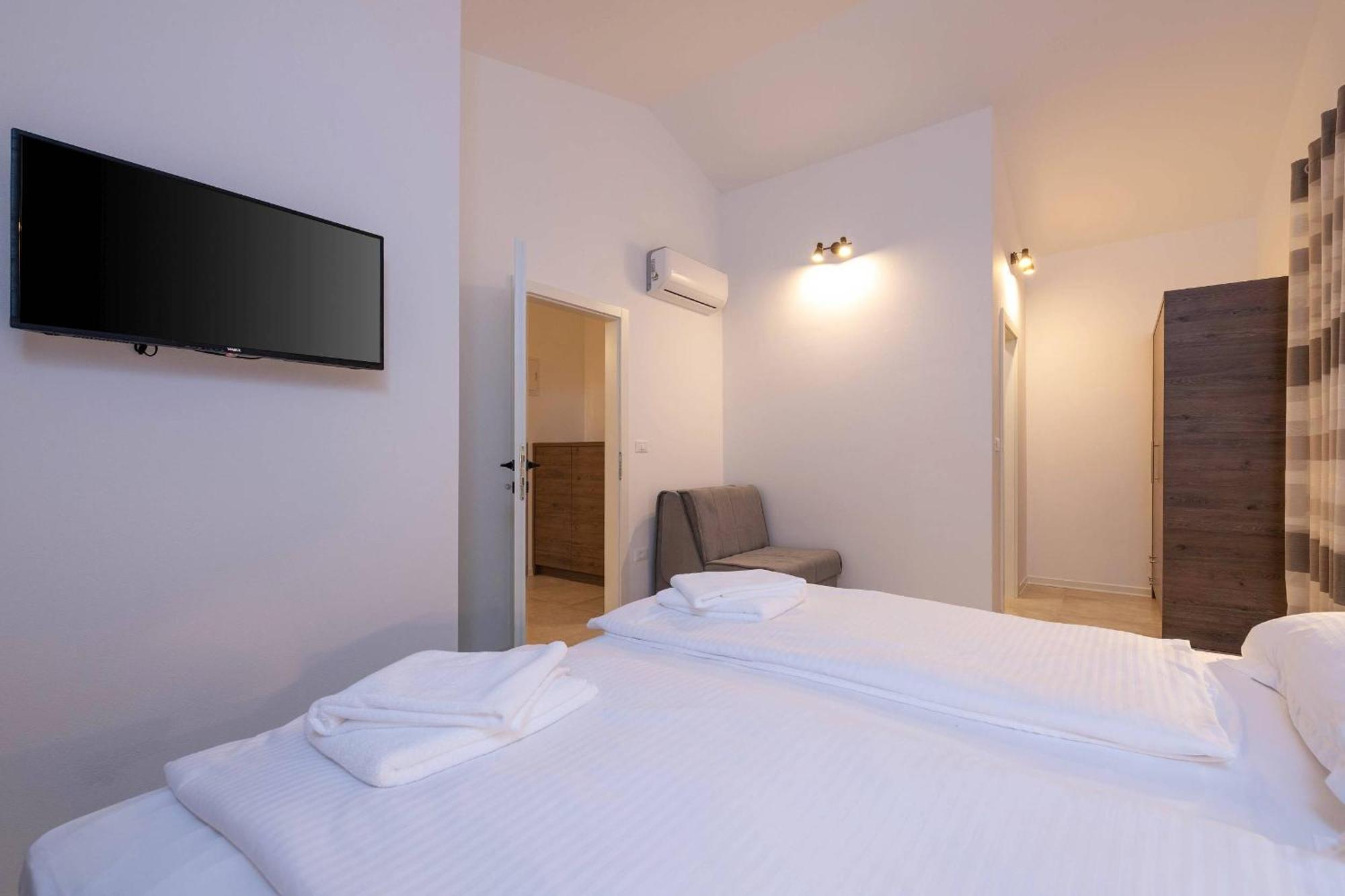 Holiday House Luca Porec Esterno foto