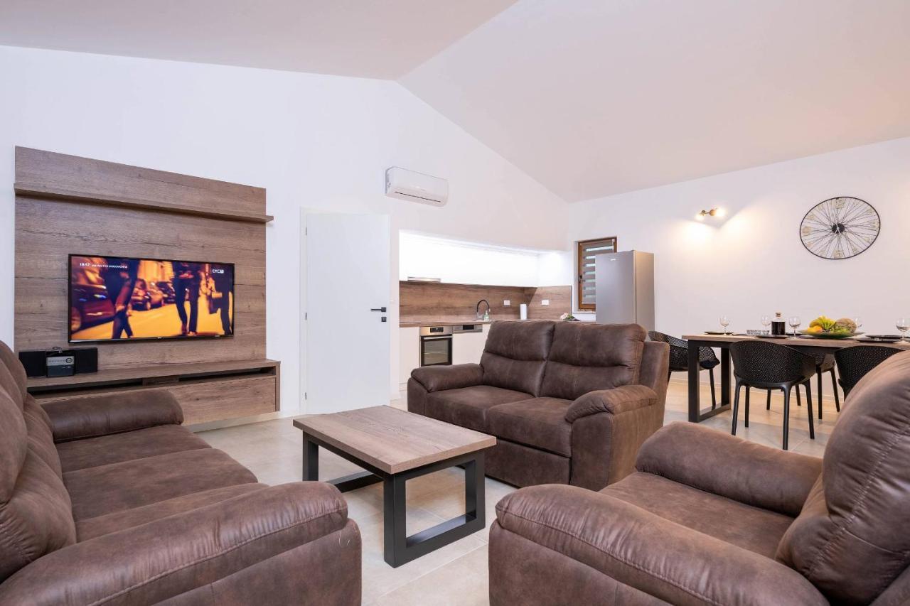 Holiday House Luca Porec Esterno foto