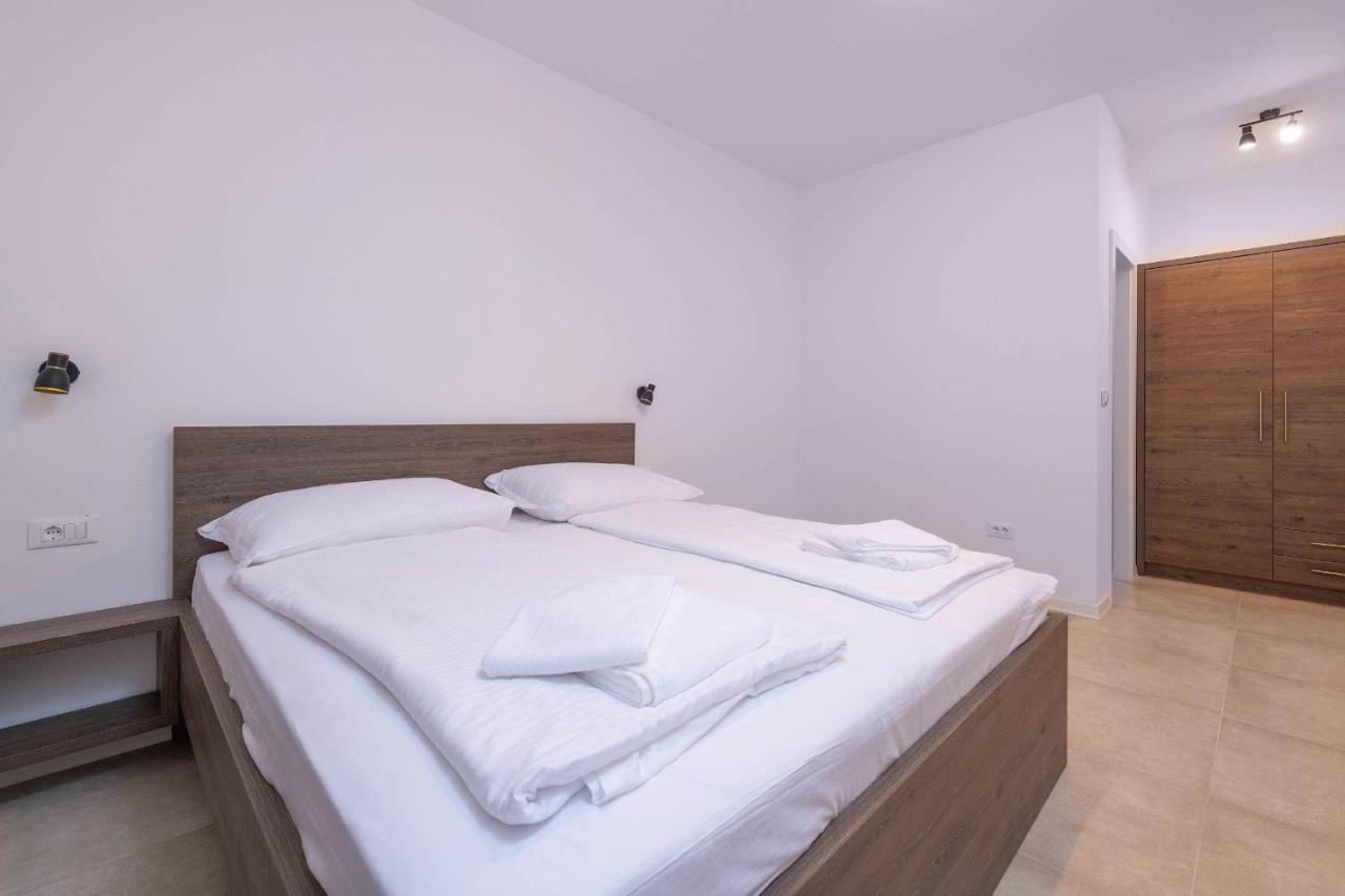 Holiday House Luca Porec Esterno foto