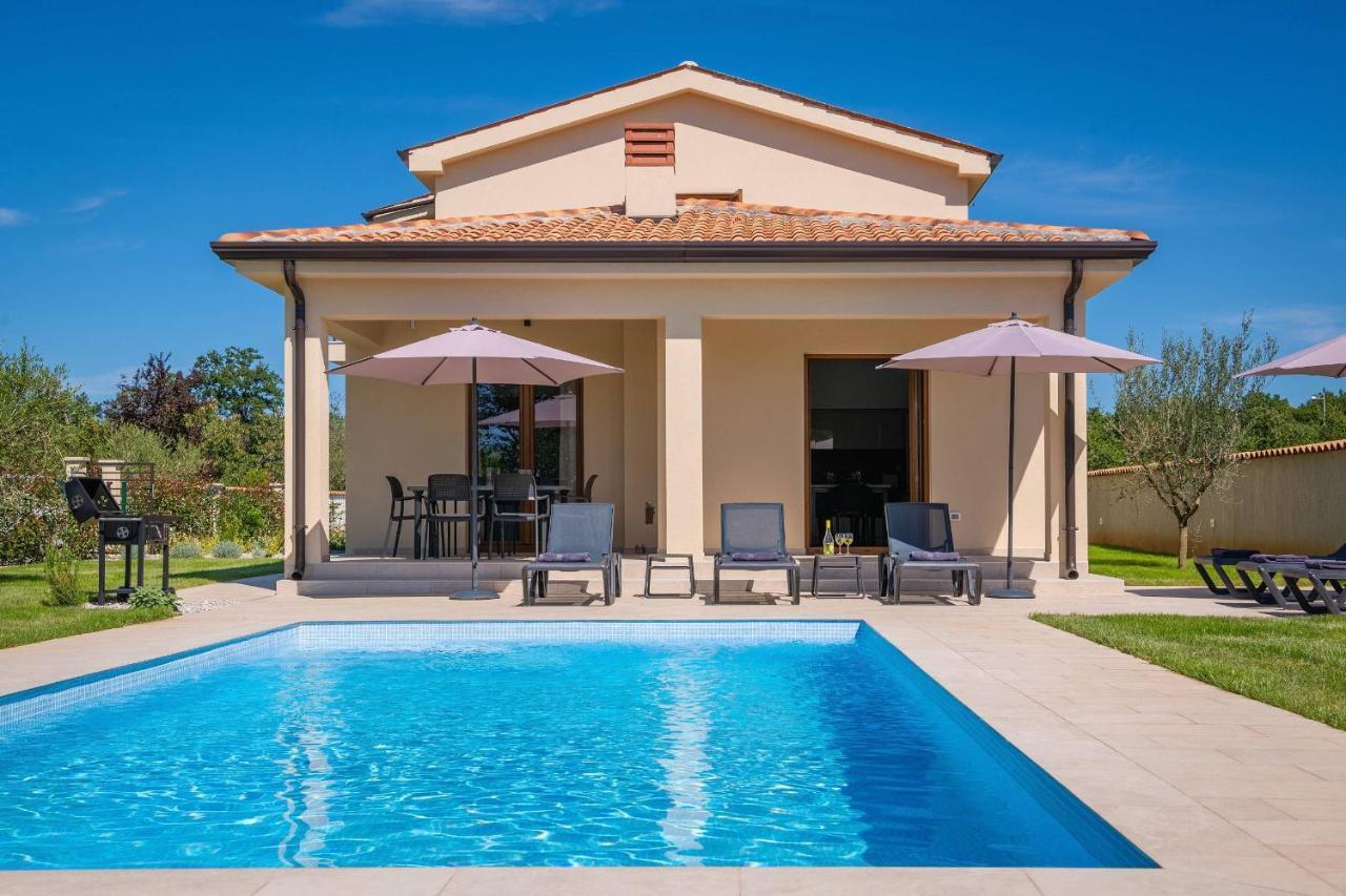 Holiday House Luca Porec Esterno foto