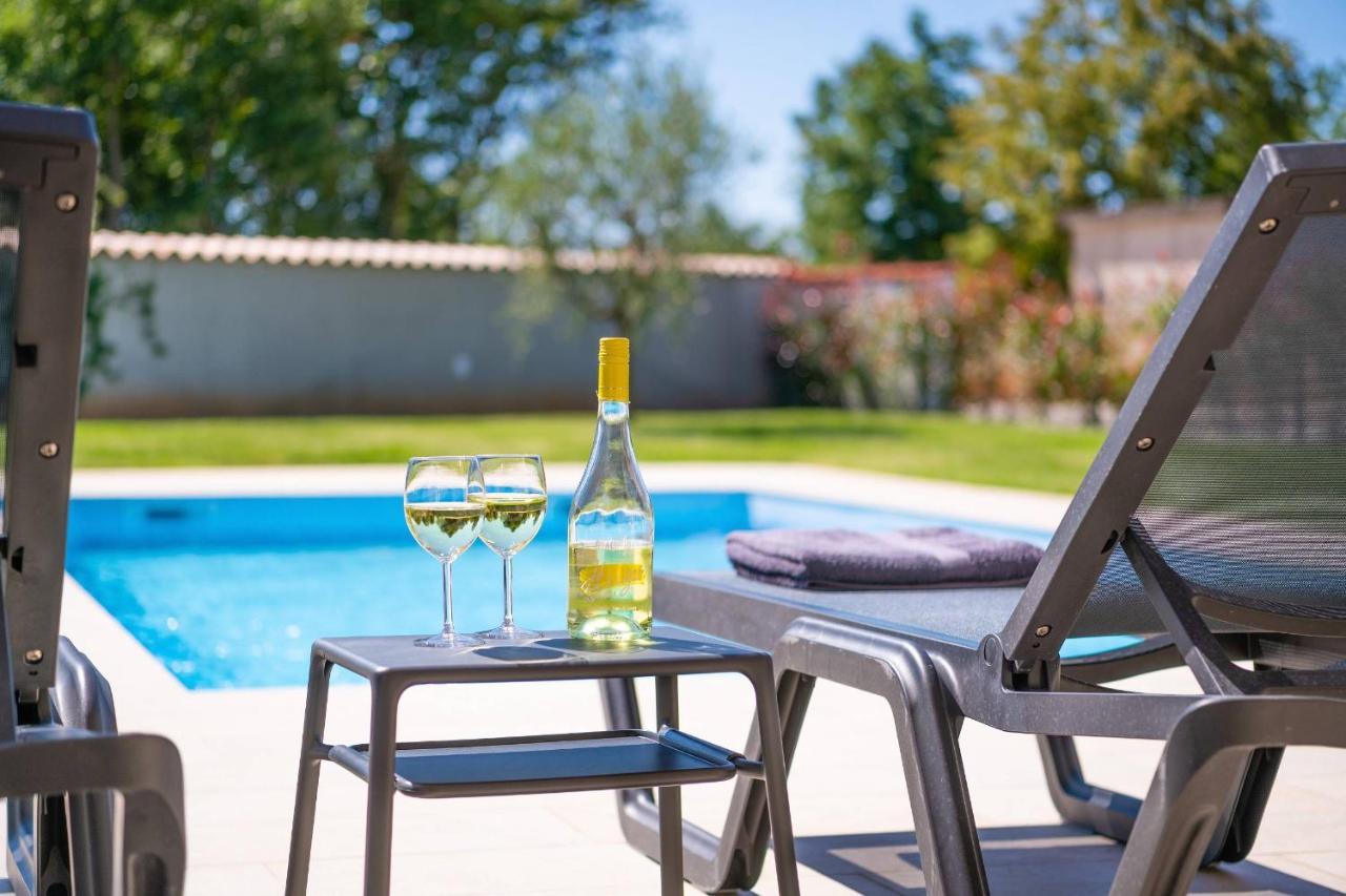 Holiday House Luca Porec Esterno foto