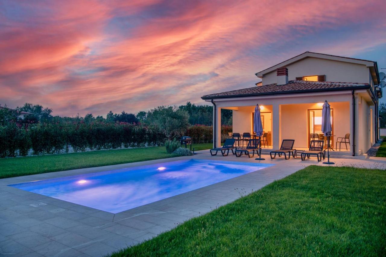 Holiday House Luca Porec Esterno foto
